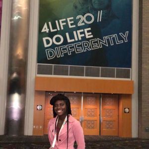 Meet your Posher, Leslina